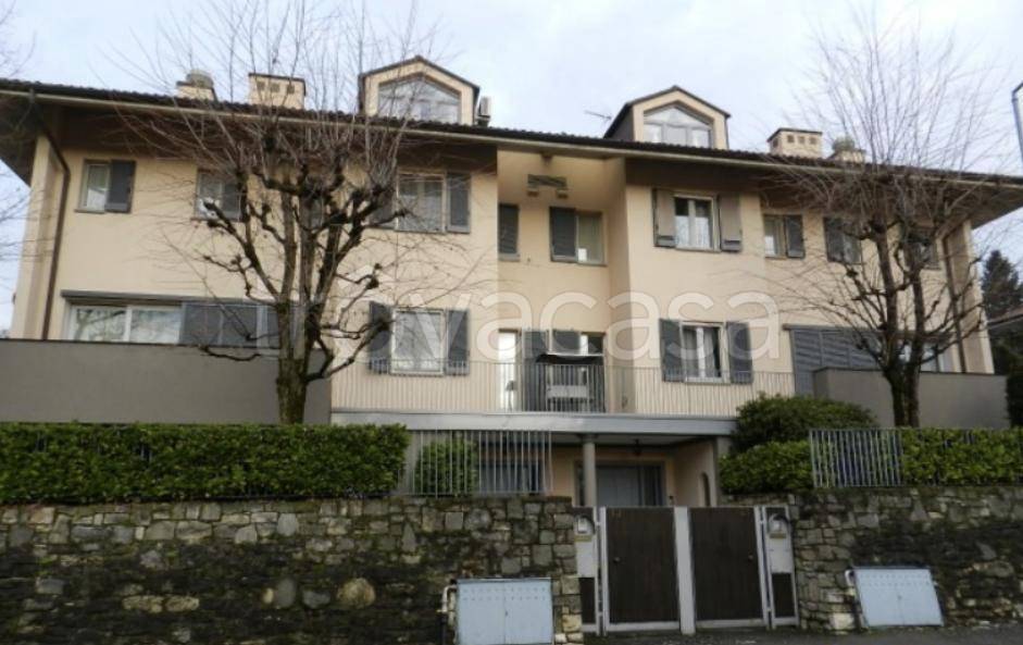 casa indipendente in vendita a Bergamo in zona Monterosso