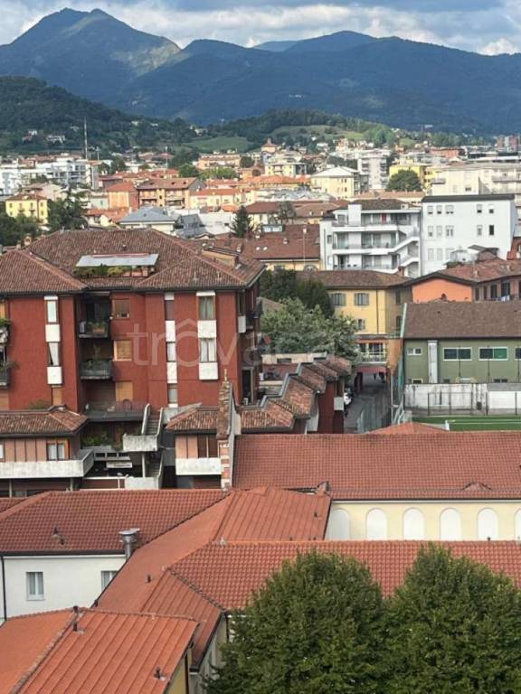 appartamento in vendita a Bergamo in zona Borgo Palazzo