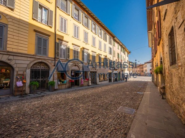 appartamento in vendita a Bergamo in zona Borgo Santa Caterina