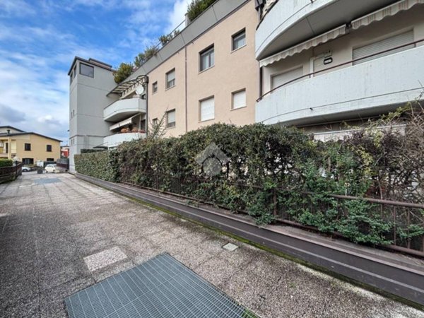 appartamento in vendita a Bergamo in zona Villaggio degli Sposi