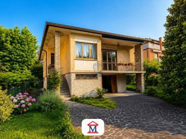 casa indipendente in vendita a Bergamo in zona Valtesse/Valverde