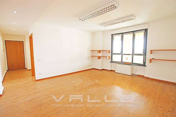 ufficio in vendita a Bergamo in zona Bergamo Centro