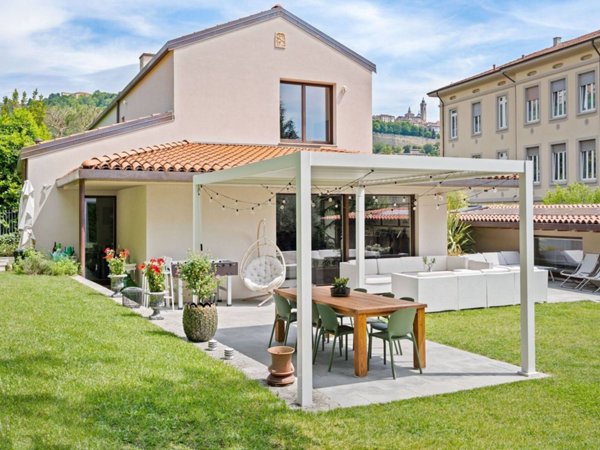 casa indipendente in vendita a Bergamo in zona Conca d'Oro