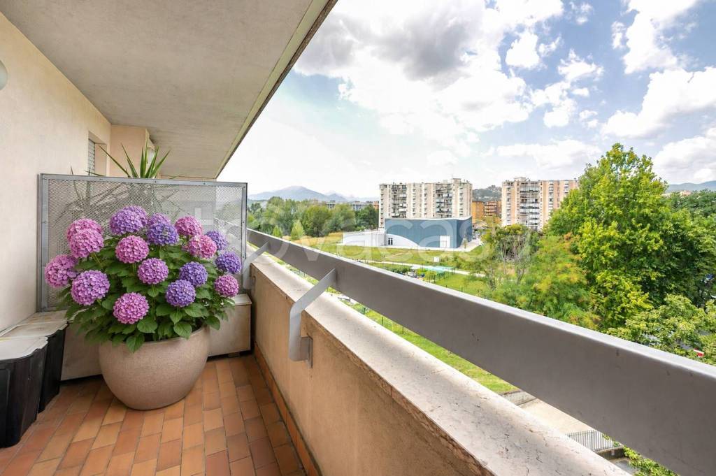 appartamento in vendita a Bergamo in zona Canovine