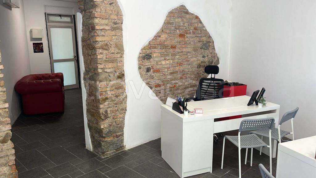 negozio in vendita a Bergamo in zona Colognola