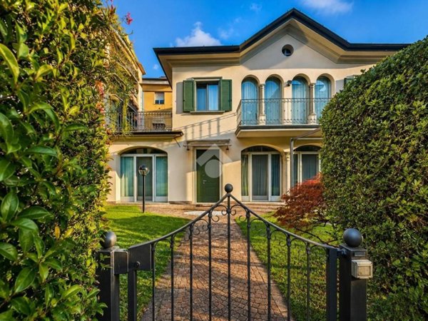 casa indipendente in vendita a Bergamo in zona Conca d'Oro