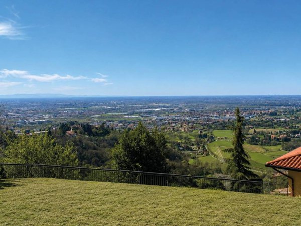 casa indipendente in vendita a Bergamo in zona Castagneta/Pianone