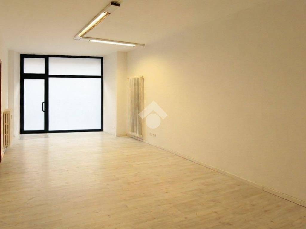 negozio in vendita a Bergamo in zona Bergamo Centro