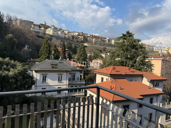 casa indipendente in vendita a Bergamo in zona Conca d'Oro