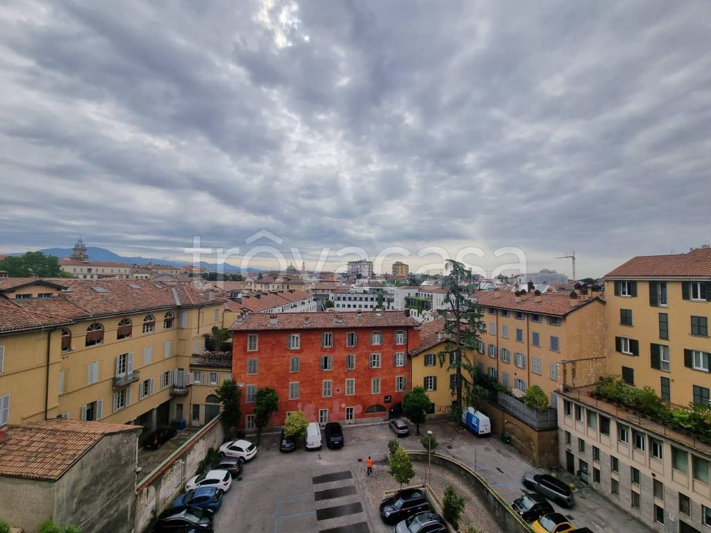 appartamento in vendita a Bergamo in zona Bergamo Centro