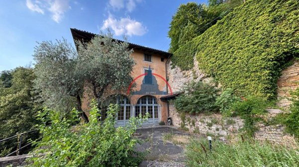 casa indipendente in vendita a Bergamo in zona Castagneta/Pianone
