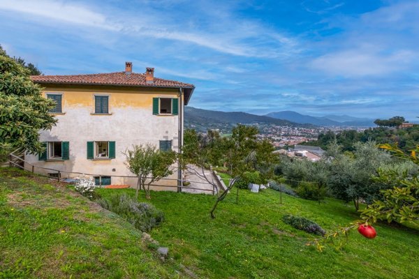 casa indipendente in vendita a Bergamo in zona Castagneta/Pianone