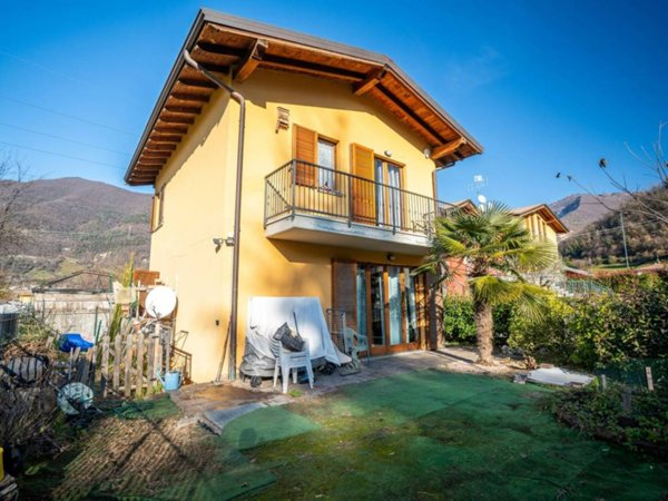 casa indipendente in vendita a Berzo San Fermo