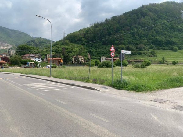 negozio in vendita a Berzo San Fermo