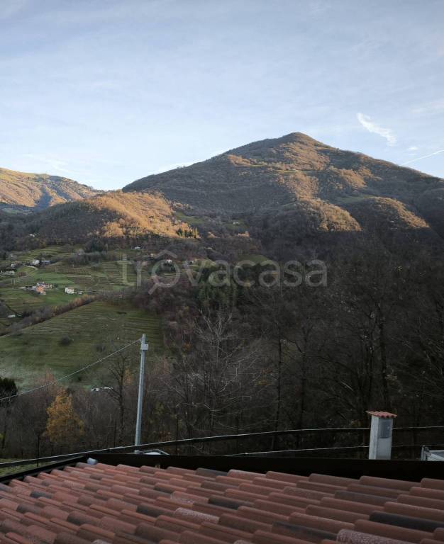 casa indipendente in vendita a Berzo San Fermo