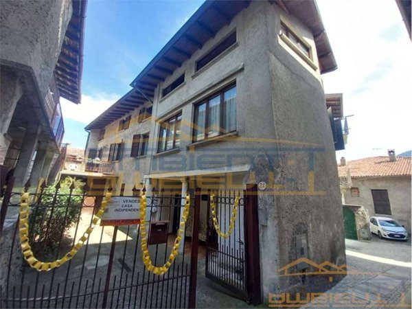 casa indipendente in vendita a Bianzano