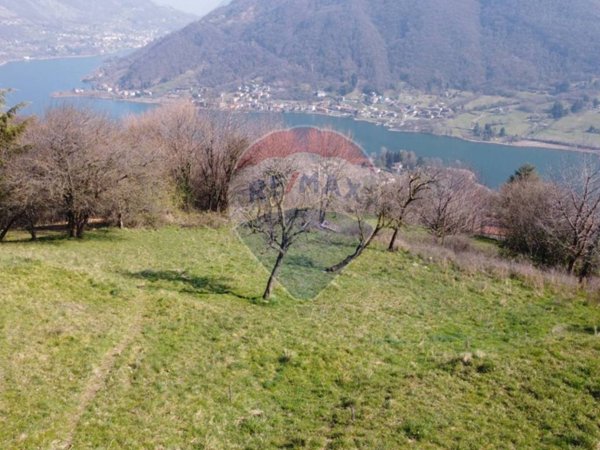 terreno edificabile in vendita a Bianzano