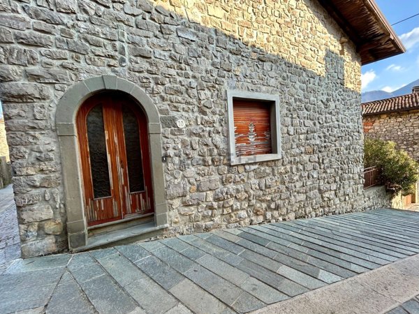 casa indipendente in vendita a Bianzano