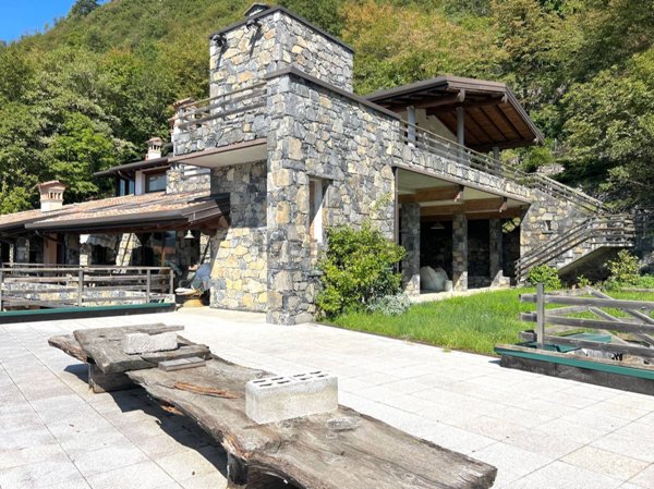 casa indipendente in vendita a Bianzano