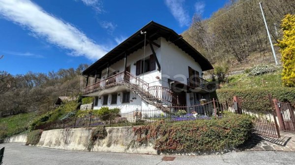 casa indipendente in vendita a Bianzano