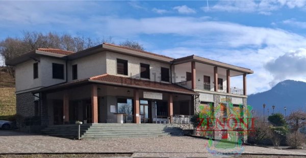 locale commerciale in vendita a Bianzano