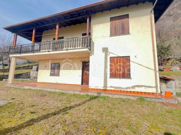 casa indipendente in vendita a Bianzano