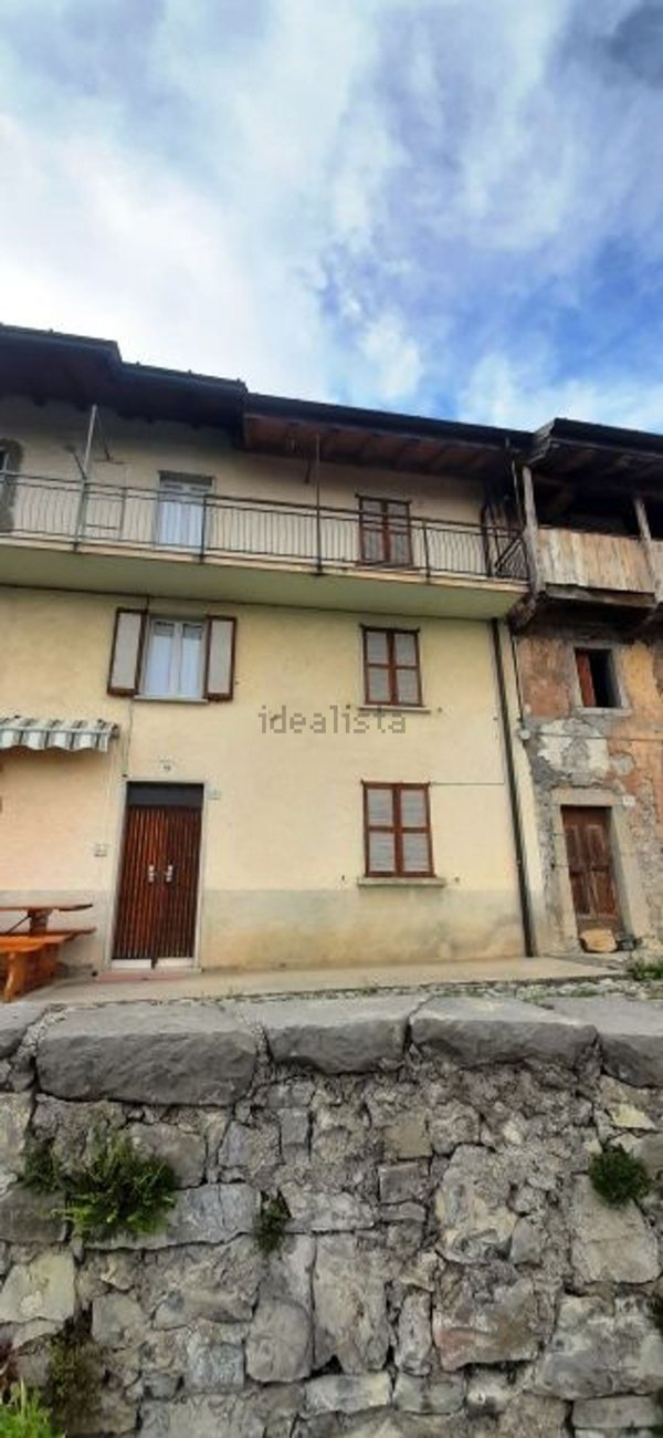 casa indipendente in vendita a Blello