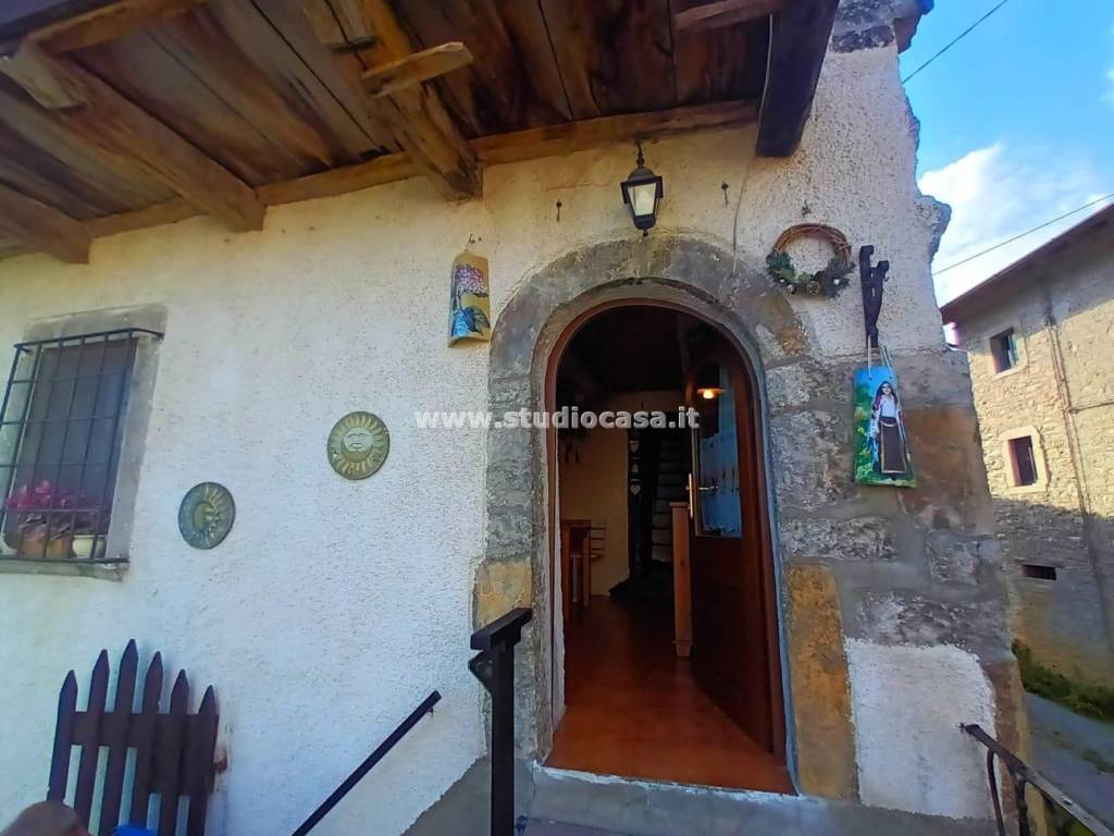 casa indipendente in vendita a Blello