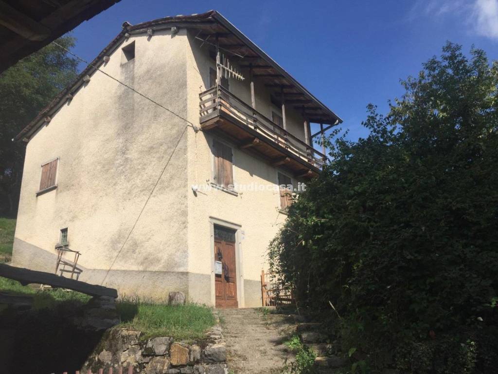 casa indipendente in vendita a Blello