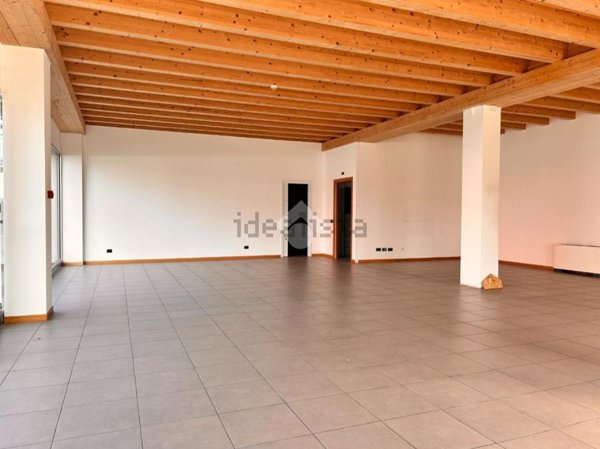 locale commerciale in vendita a Bolgare