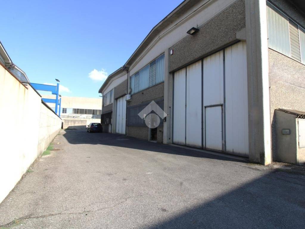 locale commerciale in vendita a Boltiere