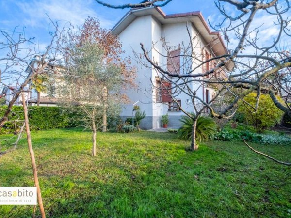 casa indipendente in vendita a Boltiere