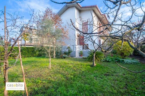 casa indipendente in vendita a Boltiere