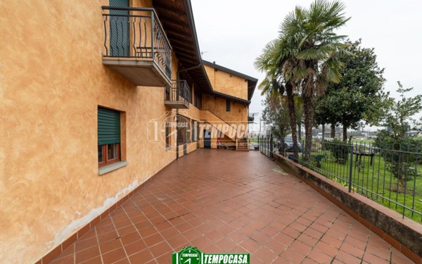 casa indipendente in vendita a Boltiere