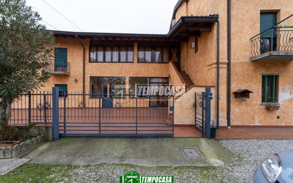 casa indipendente in vendita a Boltiere