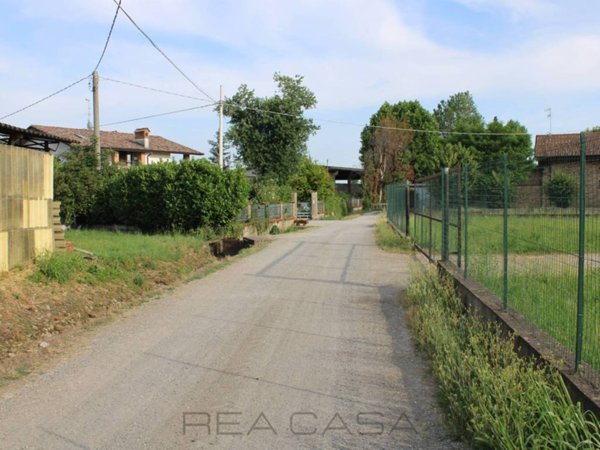 locale commerciale in vendita a Boltiere