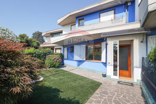 casa indipendente in vendita a Boltiere