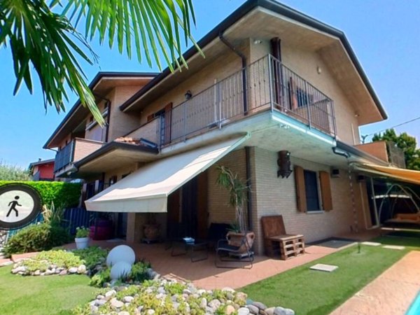 casa indipendente in vendita a Boltiere
