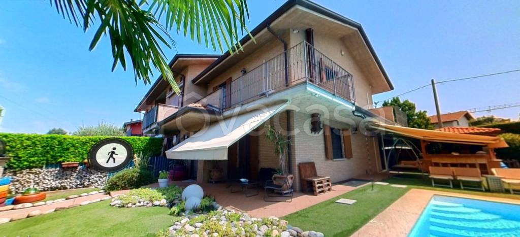 casa indipendente in vendita a Boltiere