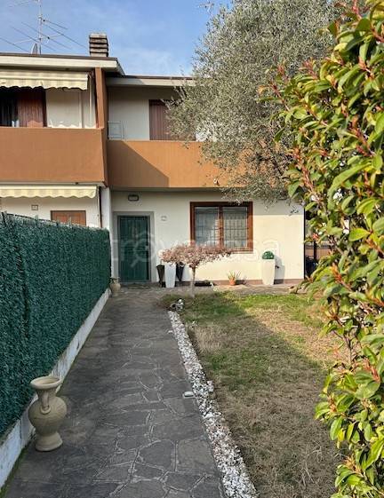 casa indipendente in vendita a Boltiere