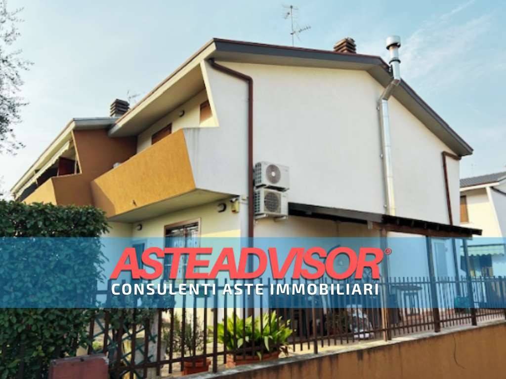 casa indipendente in vendita a Boltiere