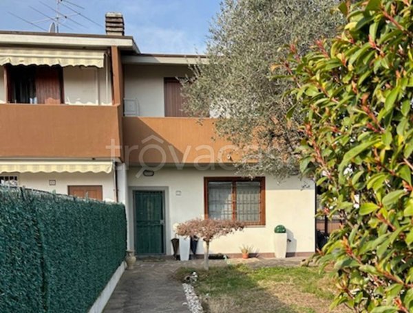 casa indipendente in vendita a Boltiere