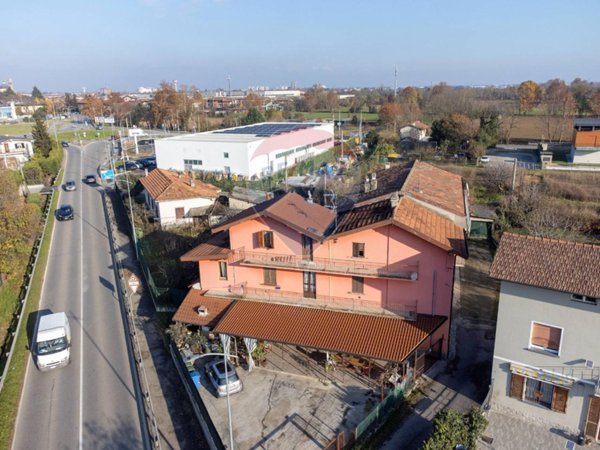 casa indipendente in vendita a Boltiere