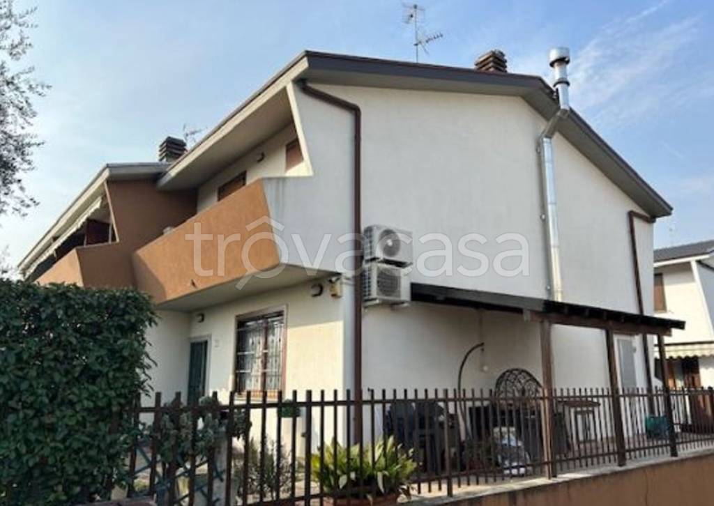 casa indipendente in vendita a Boltiere