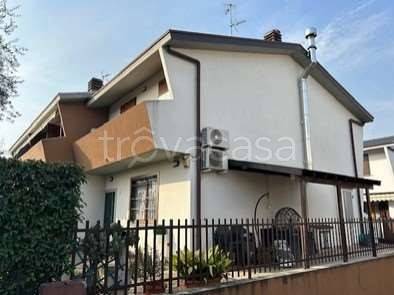 casa indipendente in vendita a Boltiere
