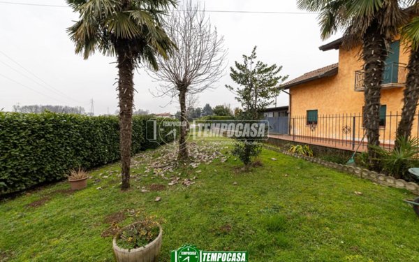 casa indipendente in vendita a Boltiere