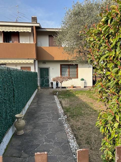 casa indipendente in vendita a Boltiere