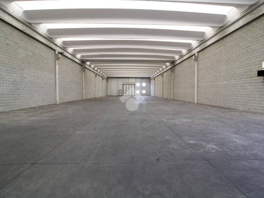 locale commerciale in vendita a Boltiere