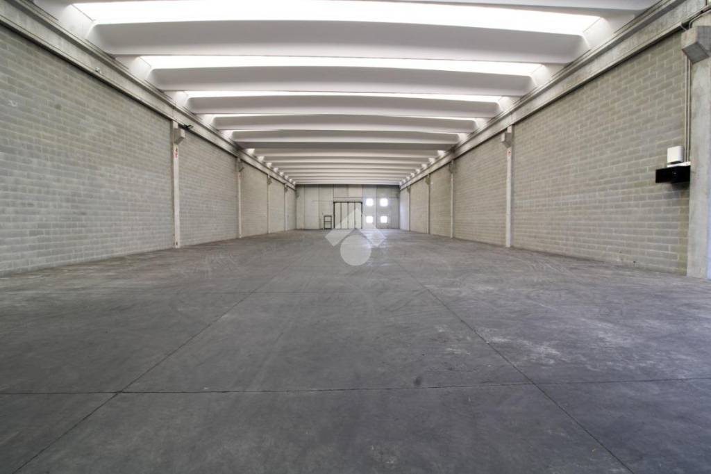 locale commerciale in vendita a Boltiere