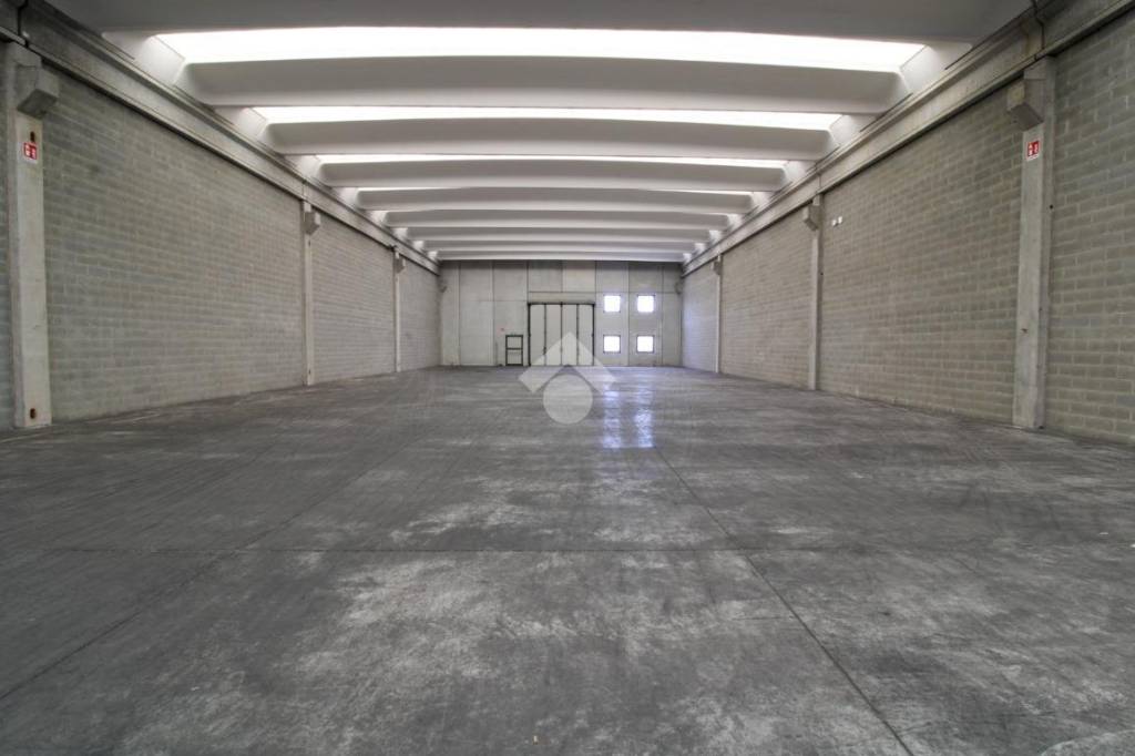 locale commerciale in vendita a Boltiere